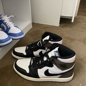 JORDAN 1 RETRO HIGH (MOCHA)